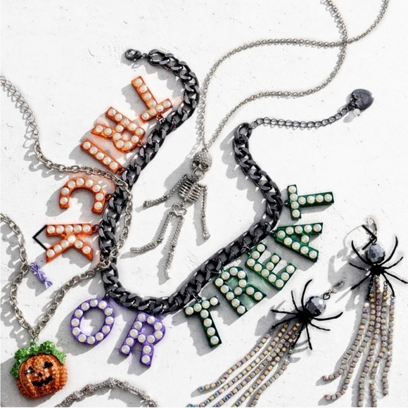 🔹️Betsy Johnson🔹️ Beautiful  Skeleton Pendant 24" crystal Necklace - Picture 4 of 8